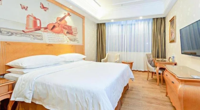 Bed in Vienna Hotel Guangzhou Airport Gaosu Pingsha