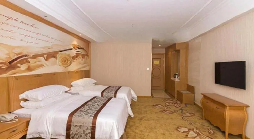 Bed in Vienna Hotel Guangzhou Airport Gaosu Pingsha