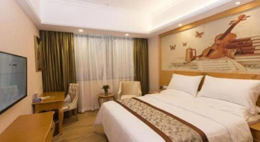 Bed in Vienna Hotel Guangzhou Airport Gaosu Pingsha
