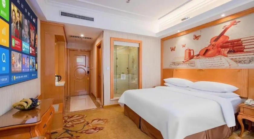Bed in Vienna Hotel Guangzhou Airport Gaosu Pingsha