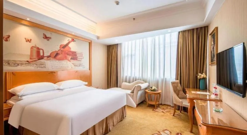 Bed in Vienna Hotel Guangzhou Airport Gaosu Pingsha