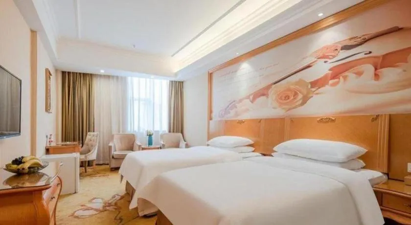 Bed in Vienna Hotel Guangzhou Airport Gaosu Pingsha