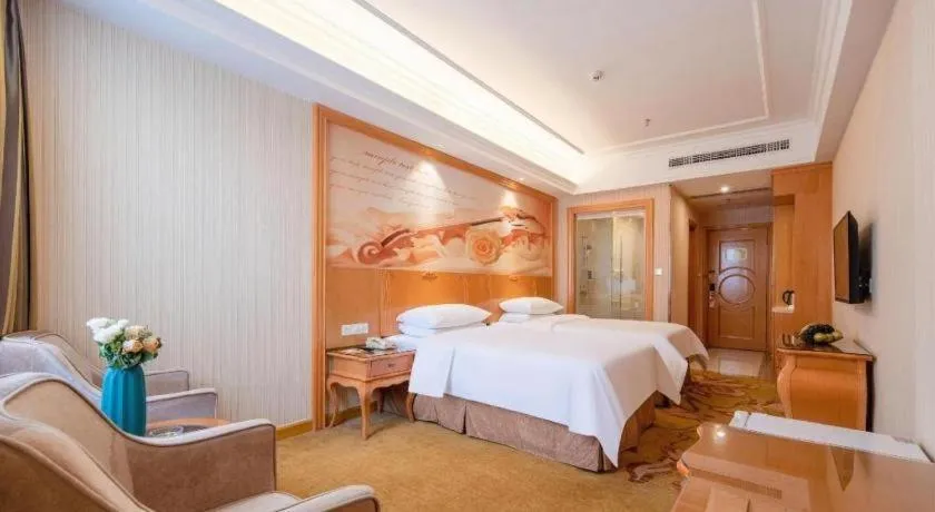 Bed in Vienna Hotel Guangzhou Airport Gaosu Pingsha
