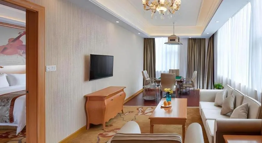 Bed in Vienna Hotel Guangzhou Airport Gaosu Pingsha