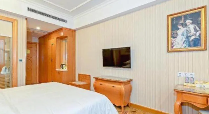Bed in Vienna Hotel Guangzhou Airport Gaosu Pingsha