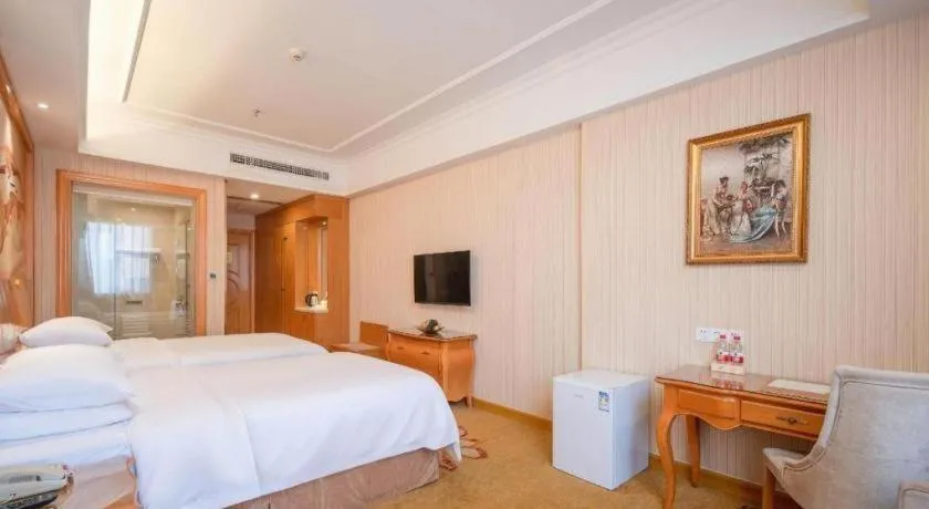 Bed in Vienna Hotel Guangzhou Airport Gaosu Pingsha