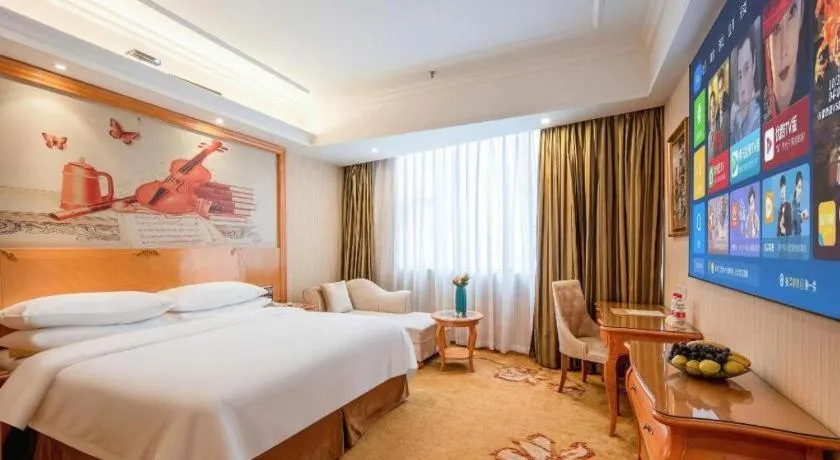 Bed in Vienna Hotel Guangzhou Airport Gaosu Pingsha