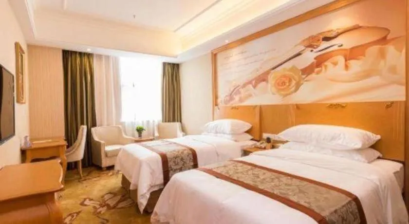 Bed in Vienna Hotel Guangzhou Airport Gaosu Pingsha
