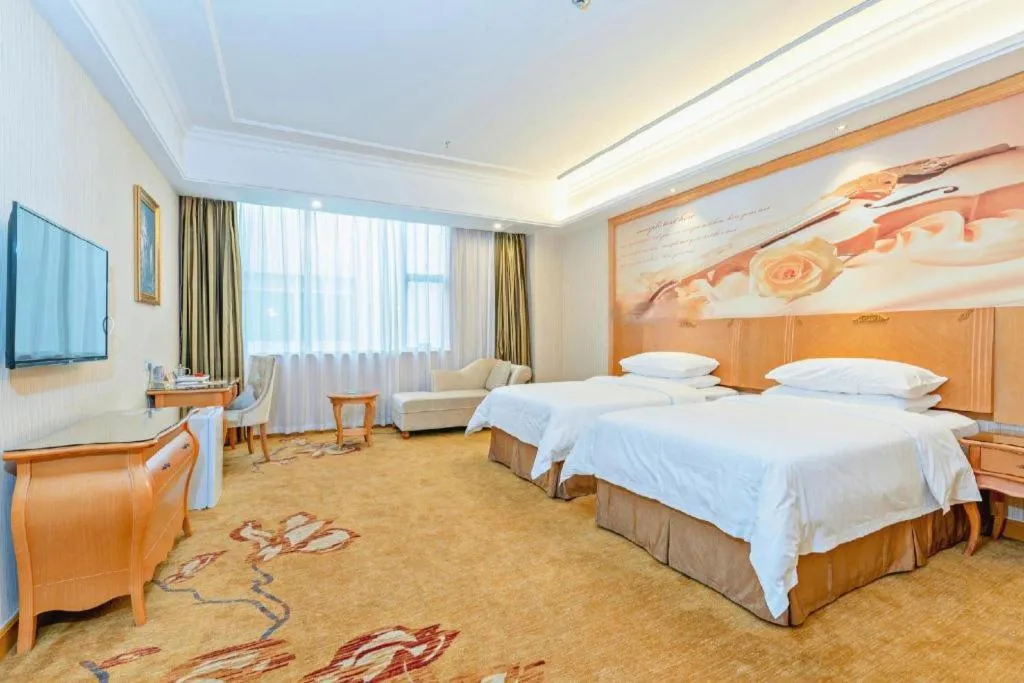 Bed in Vienna Hotel Guangzhou Airport Gaosu Pingsha
