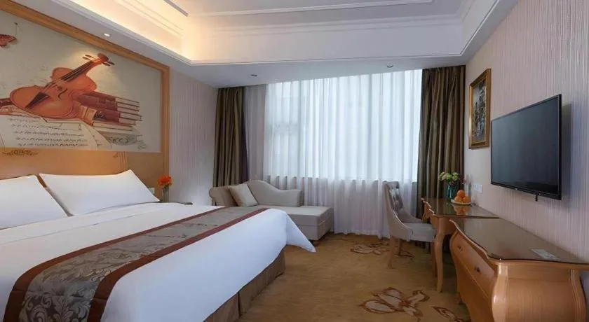 Bed in Vienna Hotel Guangzhou Airport Gaosu Pingsha