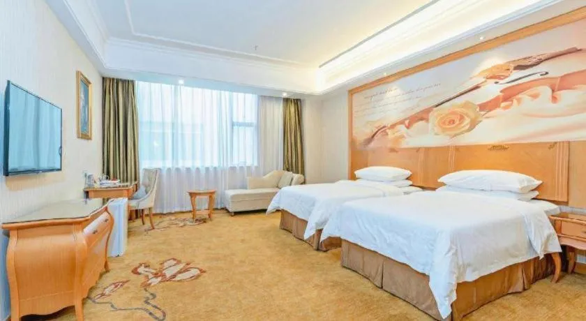 Bed in Vienna Hotel Guangzhou Airport Gaosu Pingsha