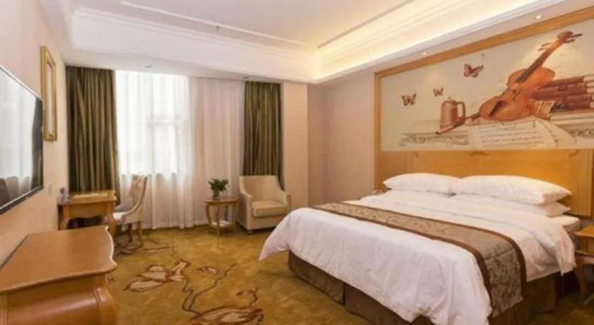 Bed in Vienna Hotel Guangzhou Airport Gaosu Pingsha