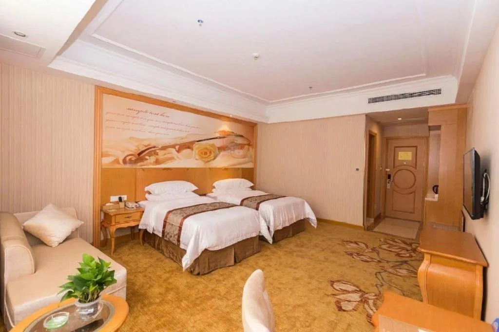 Bed in Vienna Hotel Guangzhou Airport Gaosu Pingsha