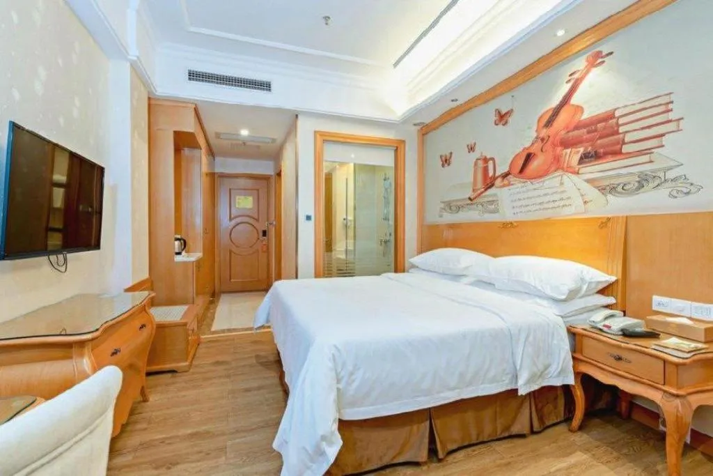 Bed in Vienna Hotel Guangzhou Airport Gaosu Pingsha