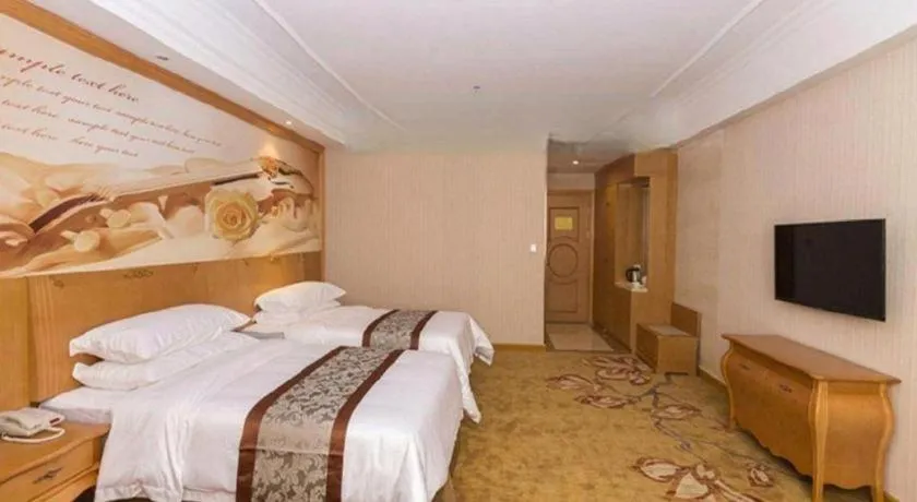 Bed in Vienna Hotel Guangzhou Airport Gaosu Pingsha