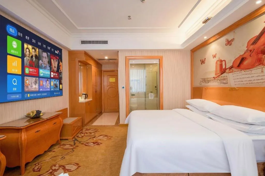 Bed in Vienna Hotel Guangzhou Airport Gaosu Pingsha