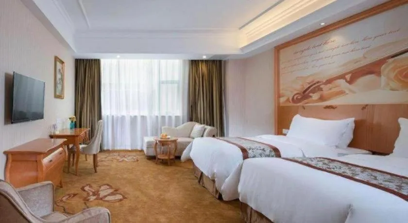 Bed in Vienna Hotel Guangzhou Airport Gaosu Pingsha