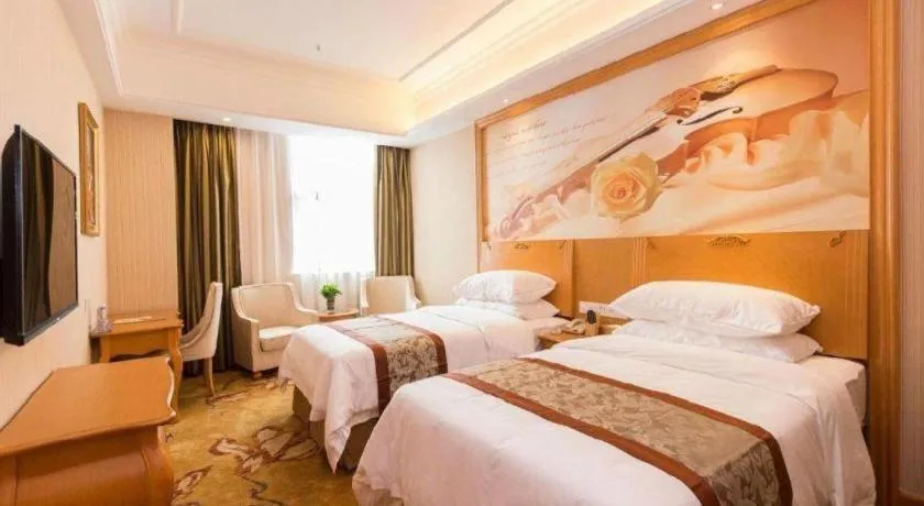 Bed in Vienna Hotel Guangzhou Airport Gaosu Pingsha