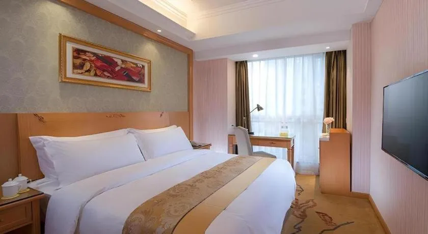 Bed in Vienna Hotel Chengdu Chunxi Road Lijiatuo Metro Station