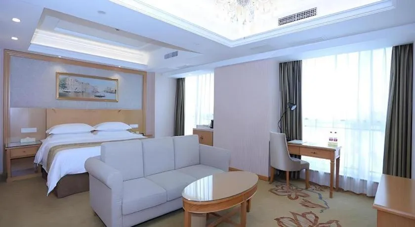 Bed in Vienna Hotel Chengdu Chunxi Road Lijiatuo Metro Station