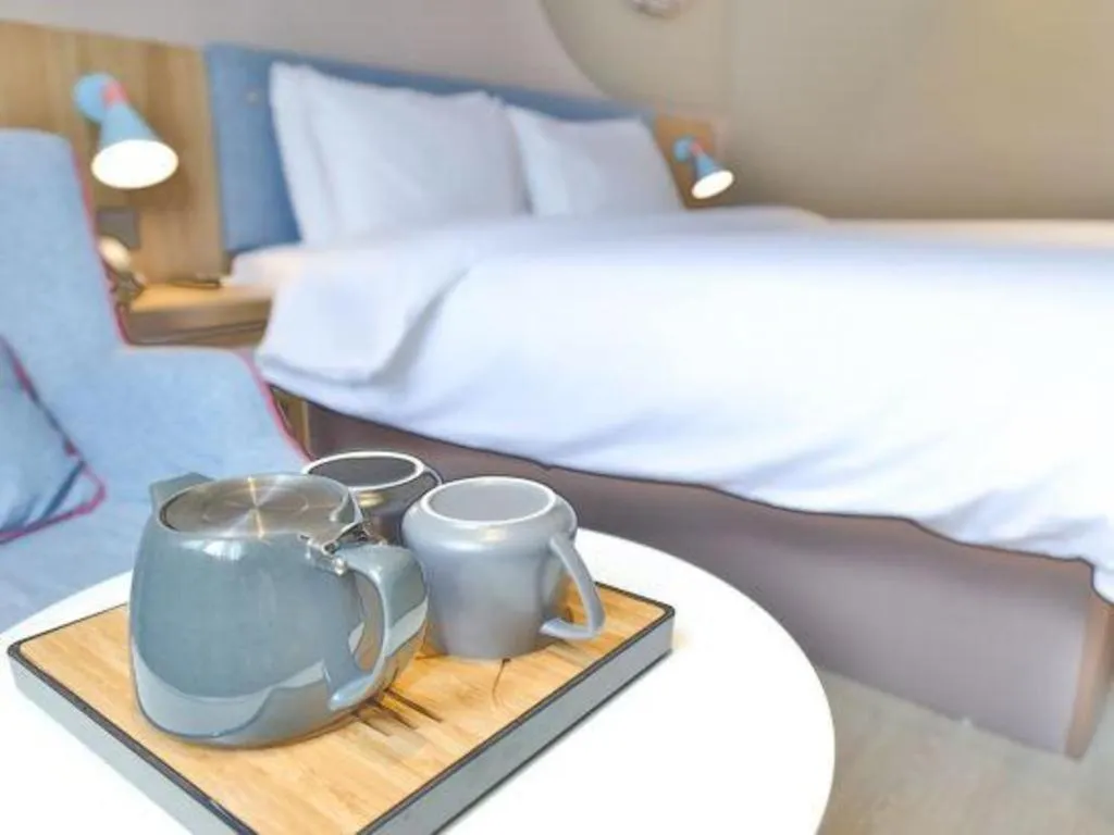 Bed in Home Inn Neo Leshan Central Food Street