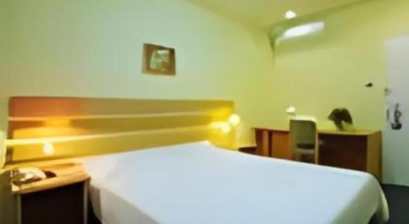 Bed in Home Inn Neo Leshan Central Food Street