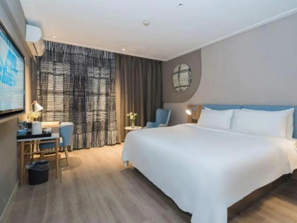 Bed in Home Inn Neo Leshan Central Food Street