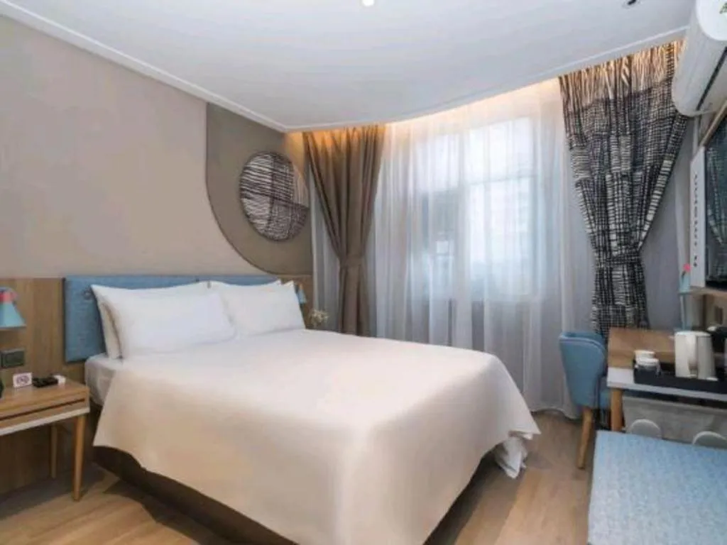 Bed in Home Inn Neo Leshan Central Food Street