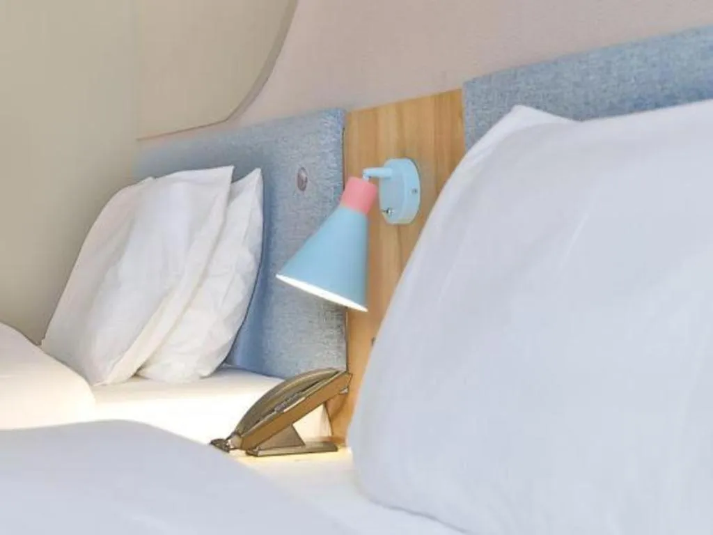 Bed in Home Inn Neo Leshan Central Food Street