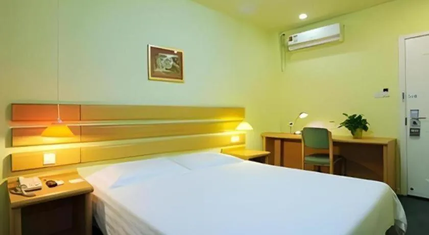 Bed in Home Inn Neo Leshan Central Food Street