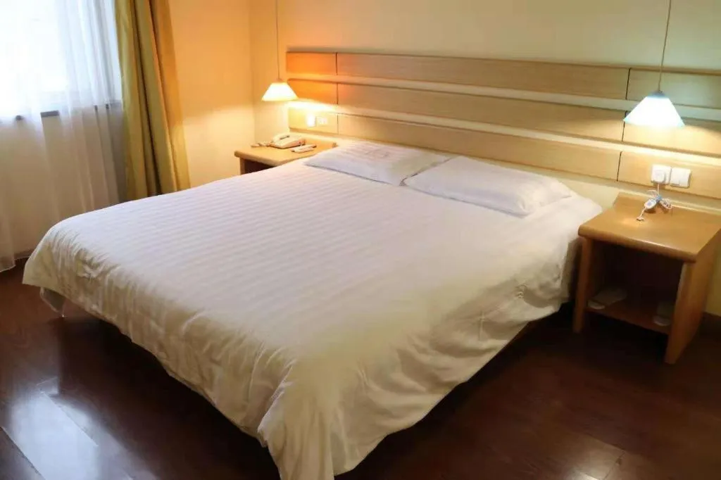 Bed in Home Inn Neo Leshan Central Food Street