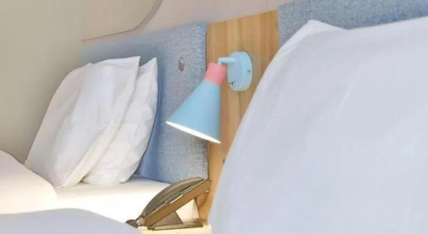 Bed in Home Inn Neo Leshan Central Food Street