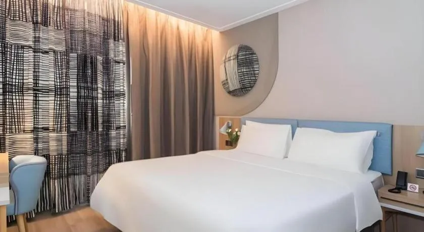 Bed in Home Inn Neo Leshan Central Food Street