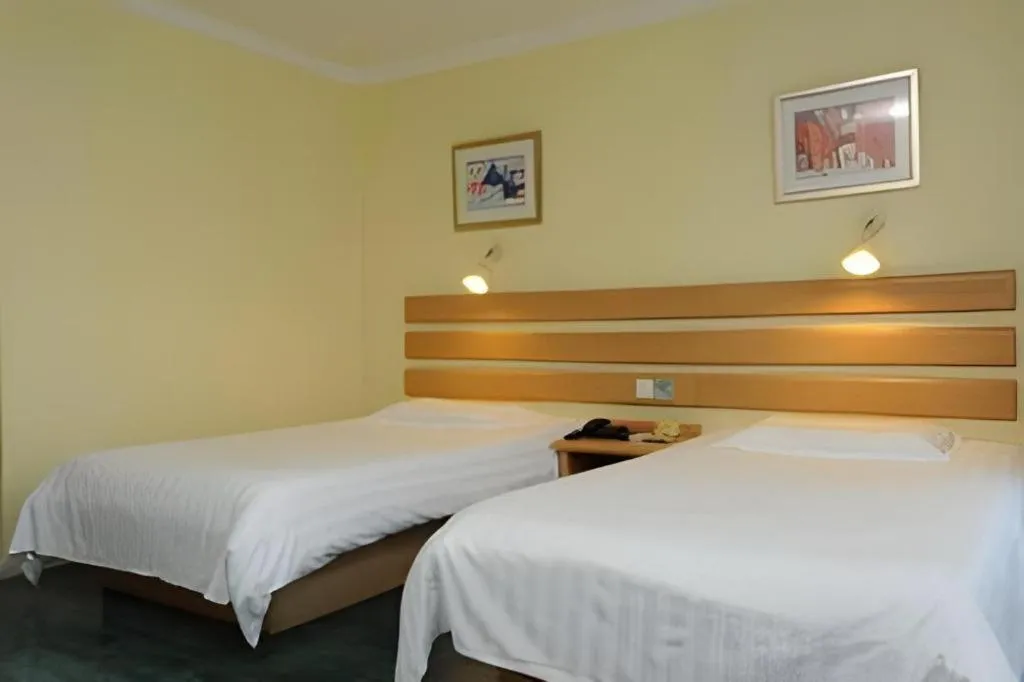 Bed in Home Inn Neo Leshan Central Food Street