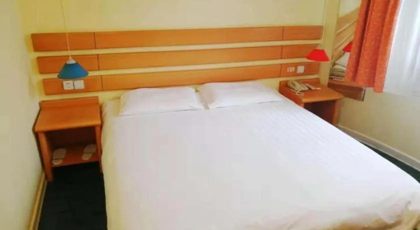 Bed in Home Inn Neo Leshan Central Food Street