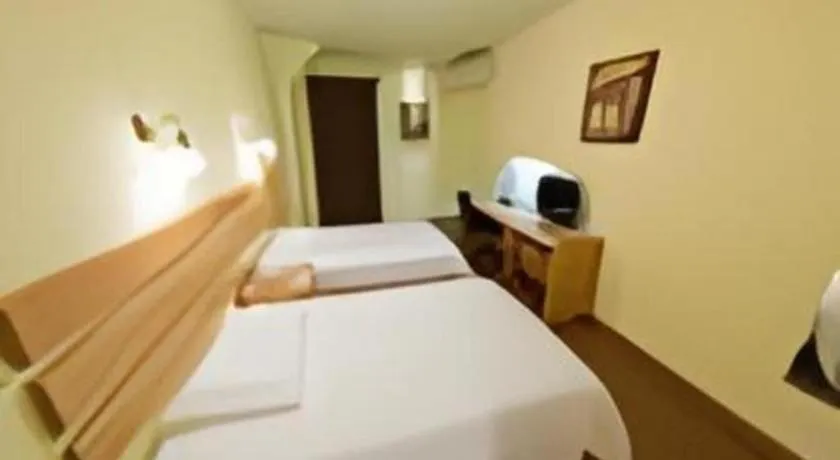 Bed in Home Inn Neo Leshan Central Food Street