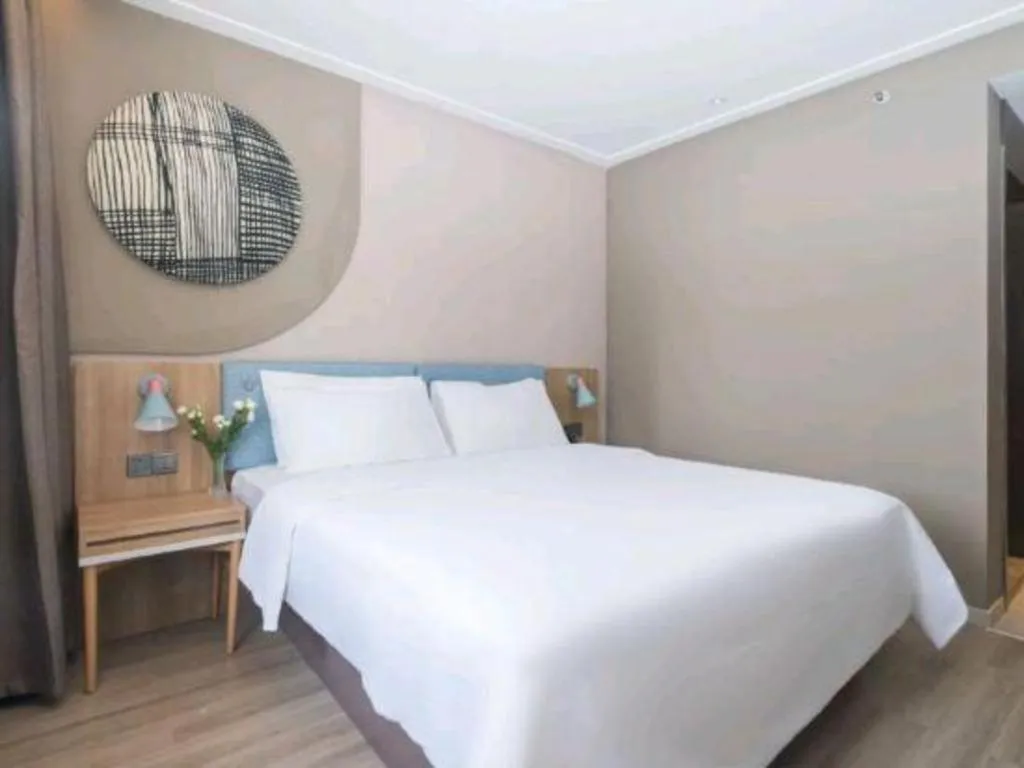 Bed in Home Inn Neo Leshan Central Food Street