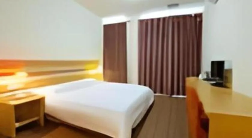 Bed in Home Inn Neo Leshan Central Food Street