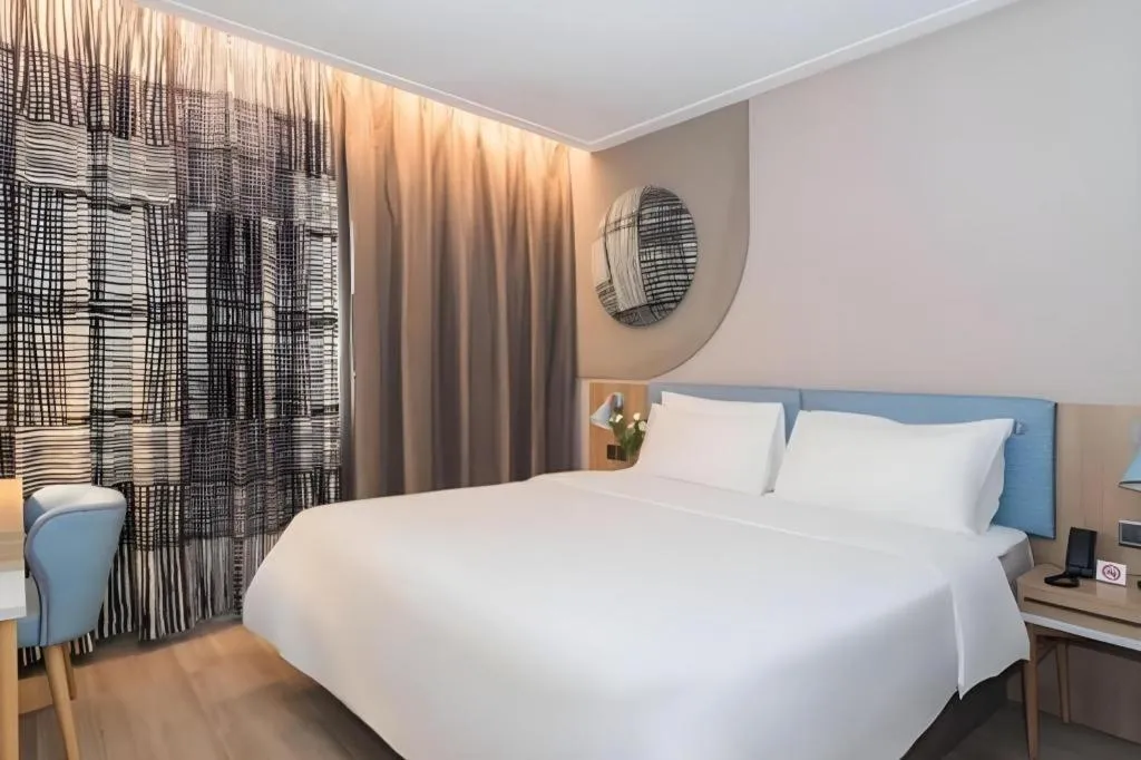 Bed in Home Inn Neo Leshan Central Food Street