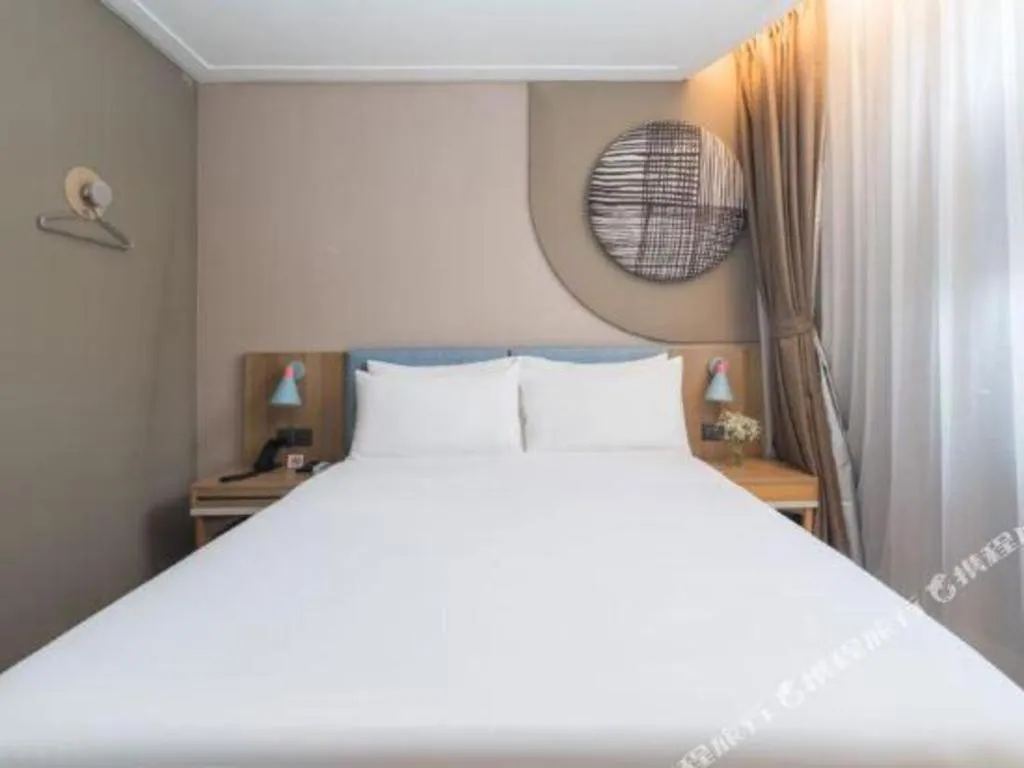 Bed in Home Inn Neo Leshan Central Food Street