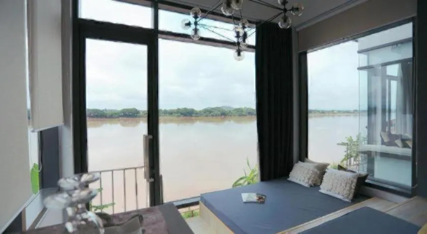 The River House Chiangkhan Hotel