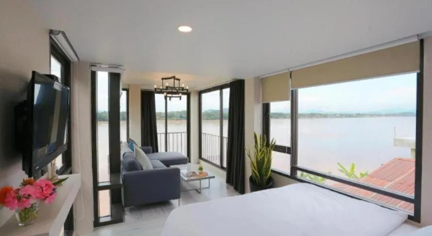 Bed in The River House Chiangkhan Hotel