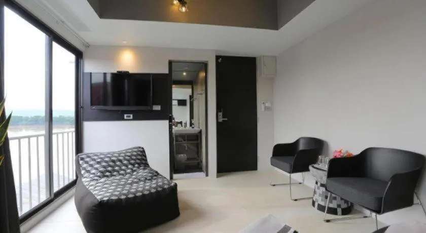 The River House Chiangkhan Hotel