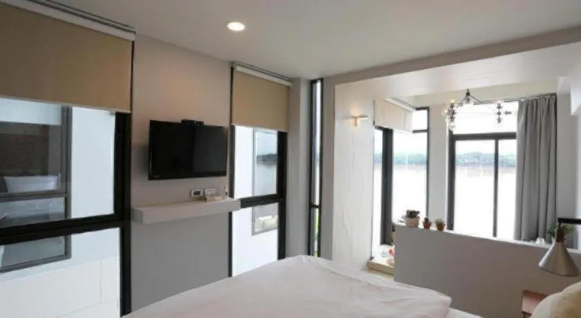 Bed in The River House Chiangkhan Hotel