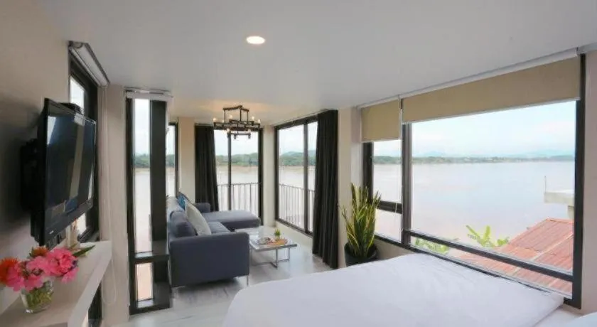 Bed in The River House Chiangkhan Hotel