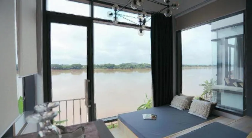 The River House Chiangkhan Hotel