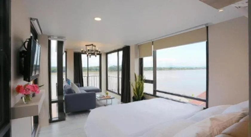 Bed in The River House Chiangkhan Hotel