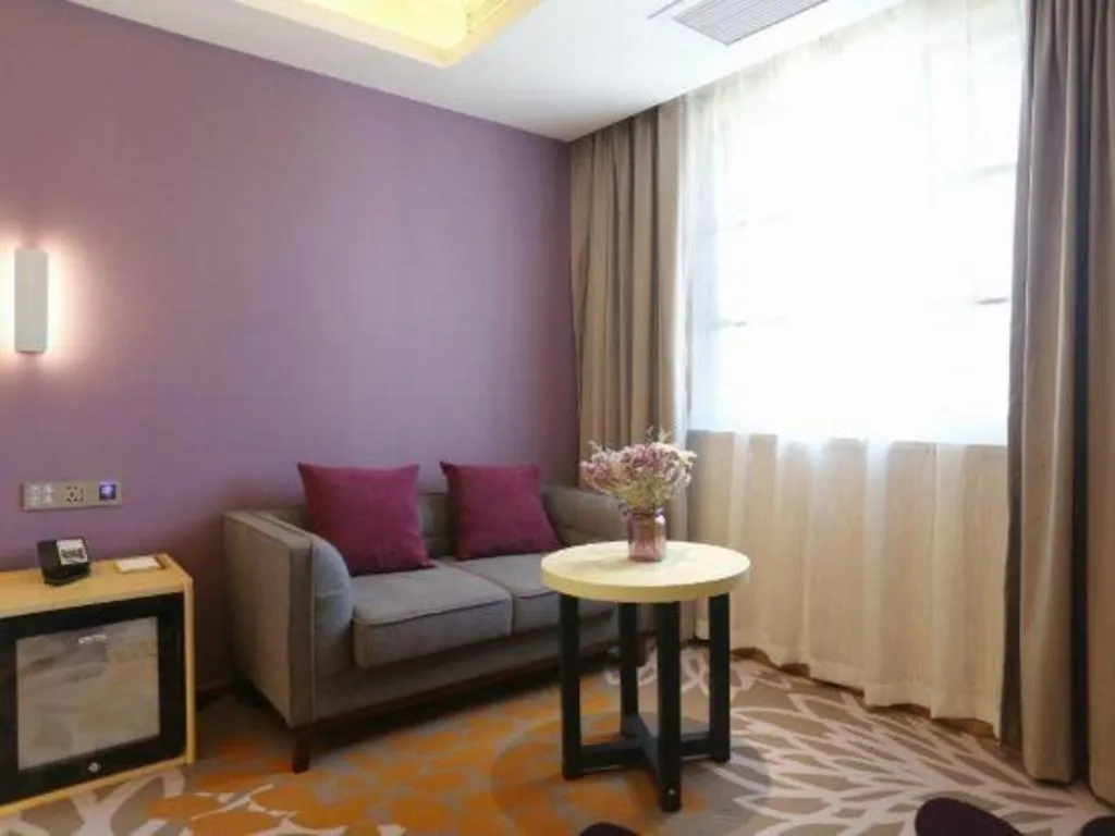 Lavande Hotels Jingshan Bus Station