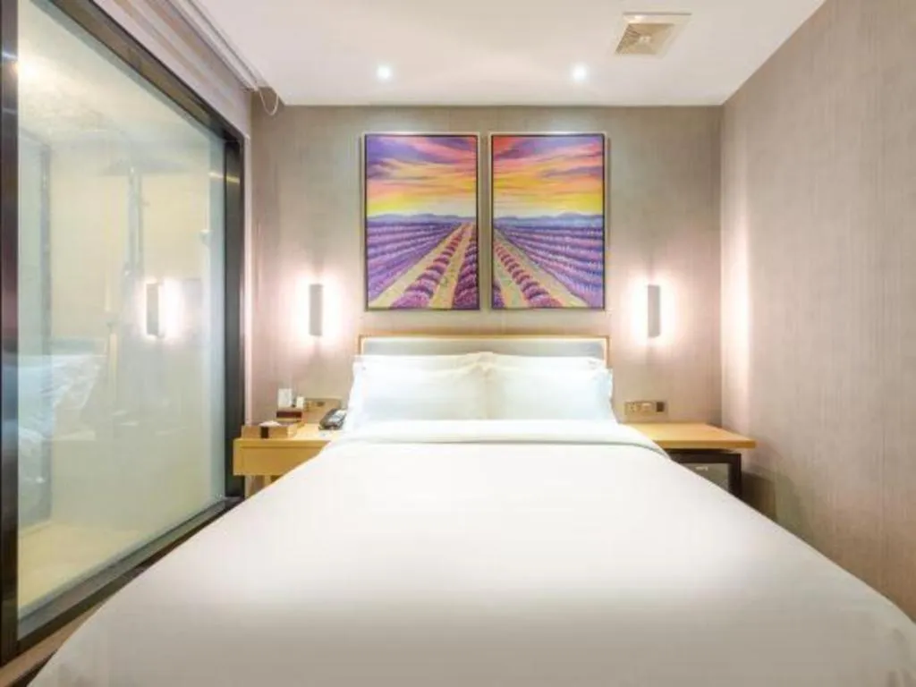 Bed in Lavande Hotels Guangzhou Jiahe Wanggang Metro Station Junhe Avenue