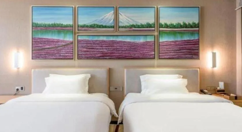 Bed in Lavande Hotels Guangzhou Jiahe Wanggang Metro Station Junhe Avenue